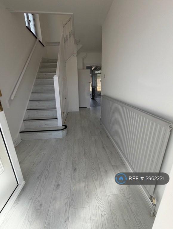 3 bedroom house in Willow Walk, London, N21 (3 bed) (#2962221)