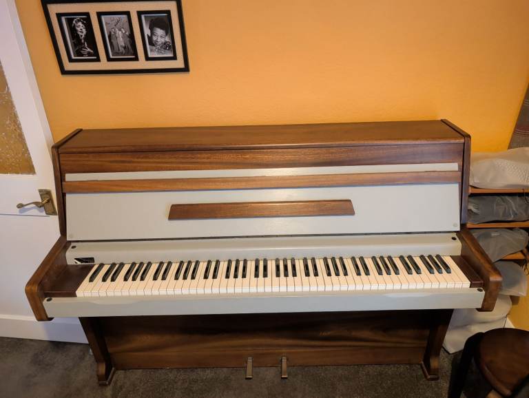 Challen 988 compact Piano 