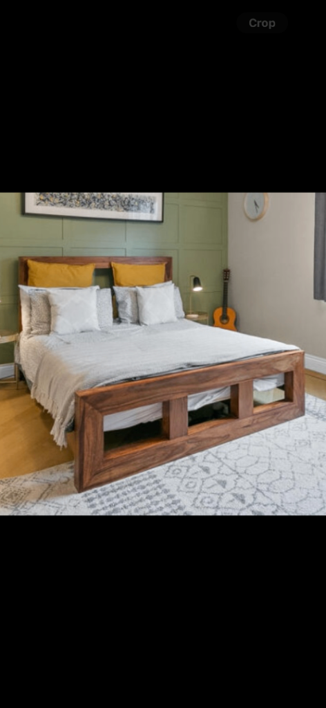 King size bed and 2x bedside tables