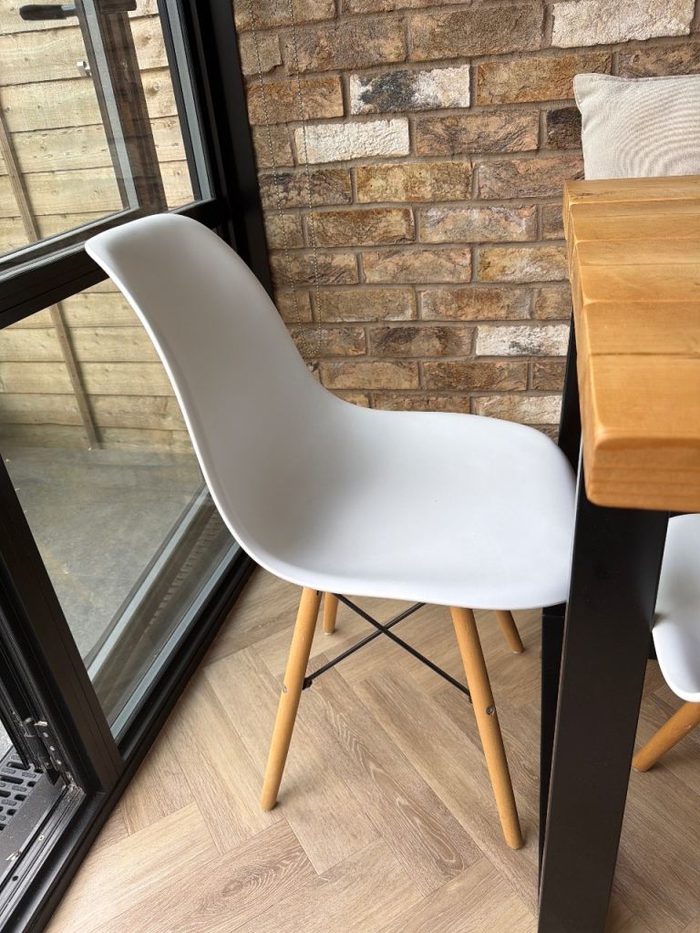 Set of 4 dining chairs