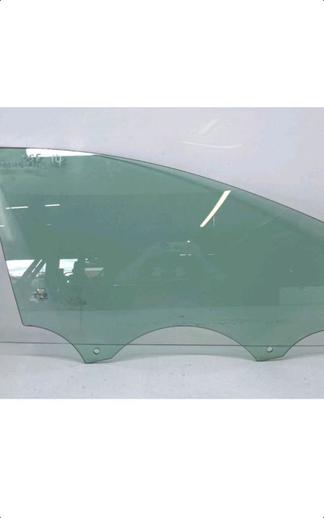 Ford focus mk3 drivers side front doir glass 5 door model 15 plate