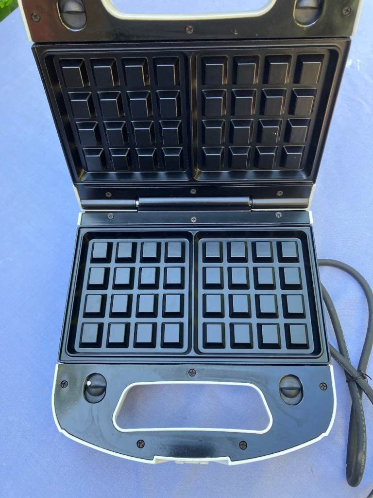 Toasted Sandwich Maker. Brand new
