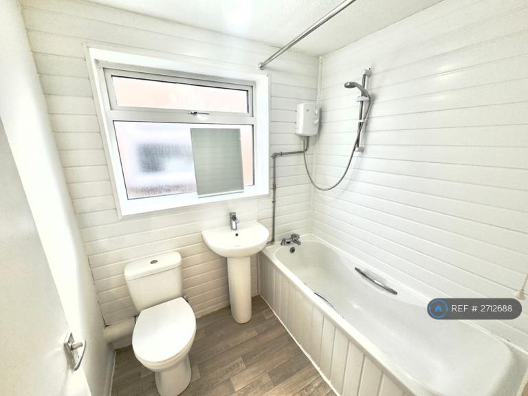 2 bedroom flat in Balmoral Grove, Hucknall, Nottingham, NG15 (2 bed) (#2712688)