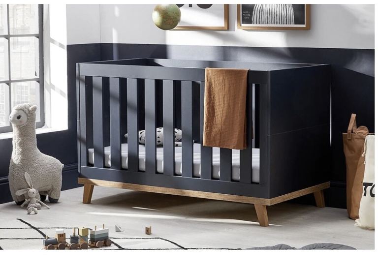 Silver Cross St Ives convertible cot and dresser