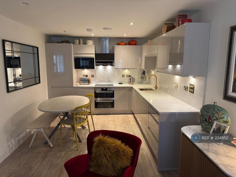 3 bedroom flat in Parker Building, London, SE16 (3 bed) (#2341152)