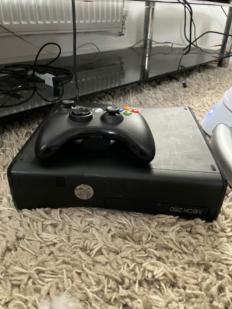 Xbox 360 with controller 