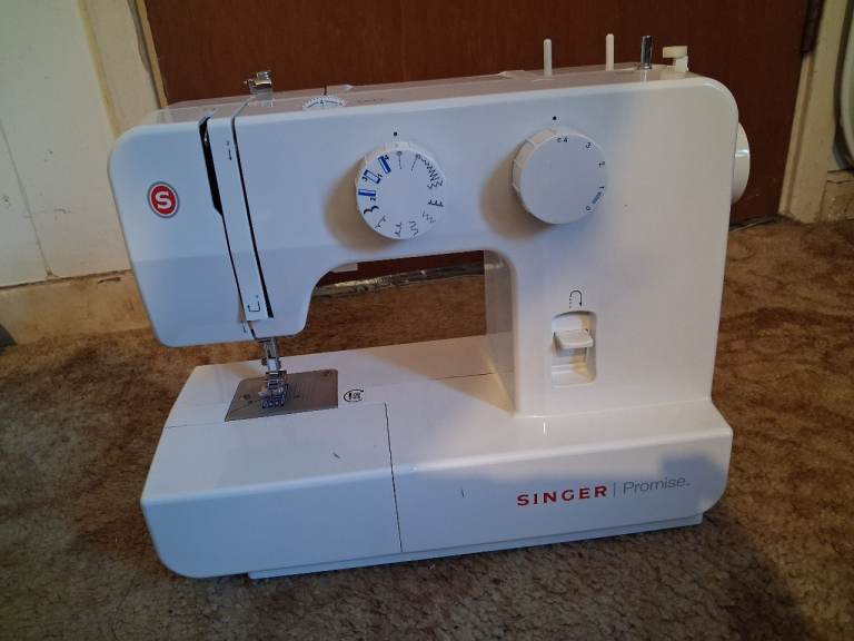 Singer Promise Sewing Machine 1409 – White, Excellent Condition