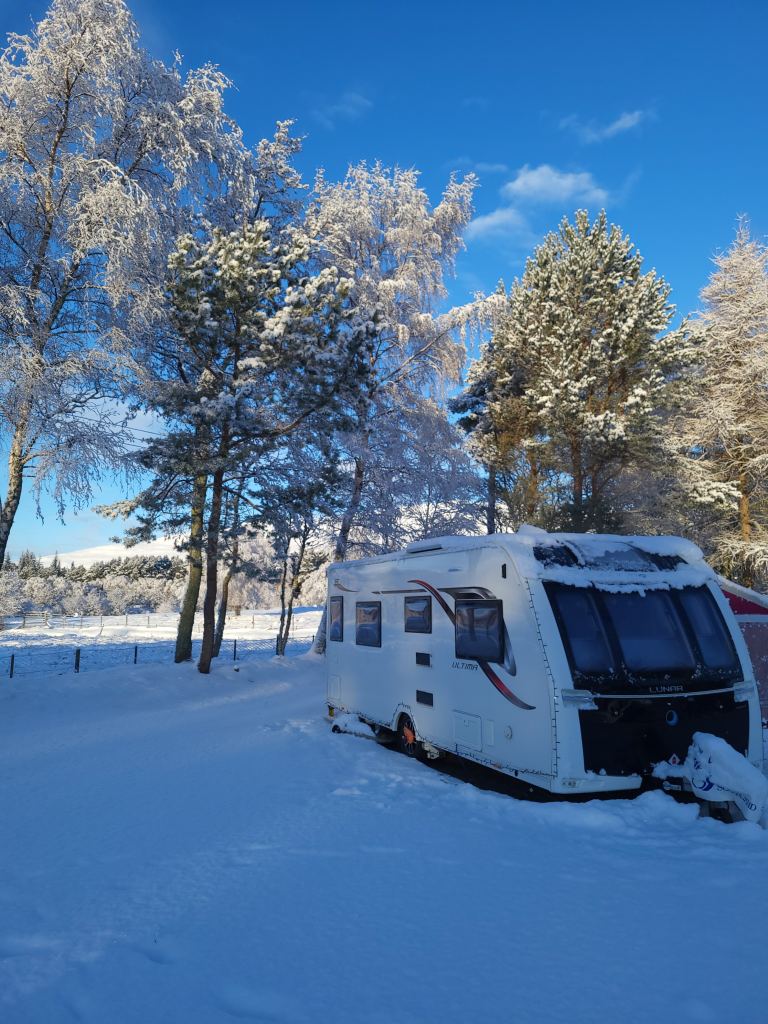 2017 Lunar Ultima (Lexon) 560 touring caravan 