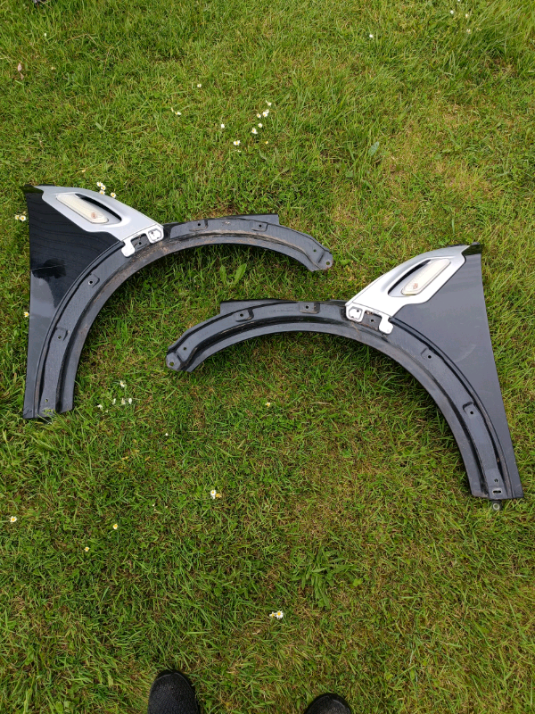 Mini Countryman R60 front wings in black B11