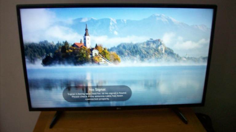 LG 43 inch smart tv,with remote and table top stand 