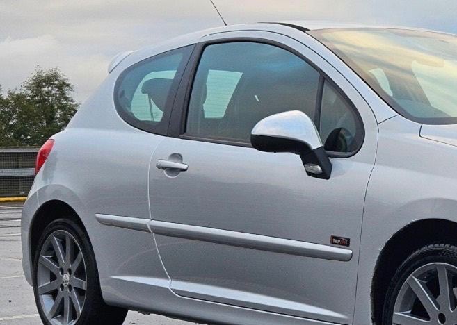 Peugeot 207 drivers side windows (3 door)