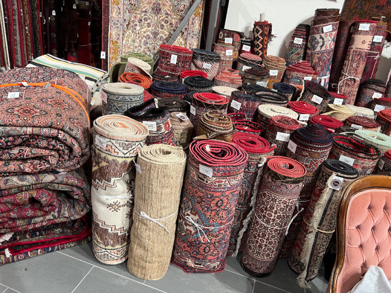 Massive hand made rug 370x550cm