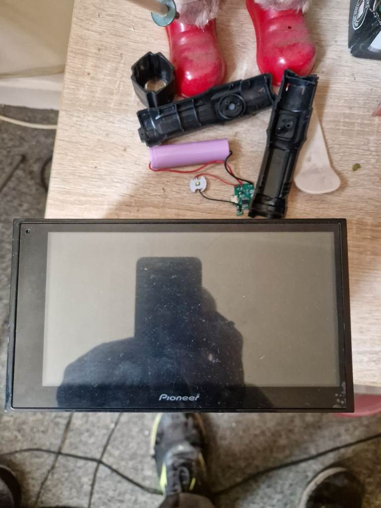 Car pioneer 2din stereo spares or repair 