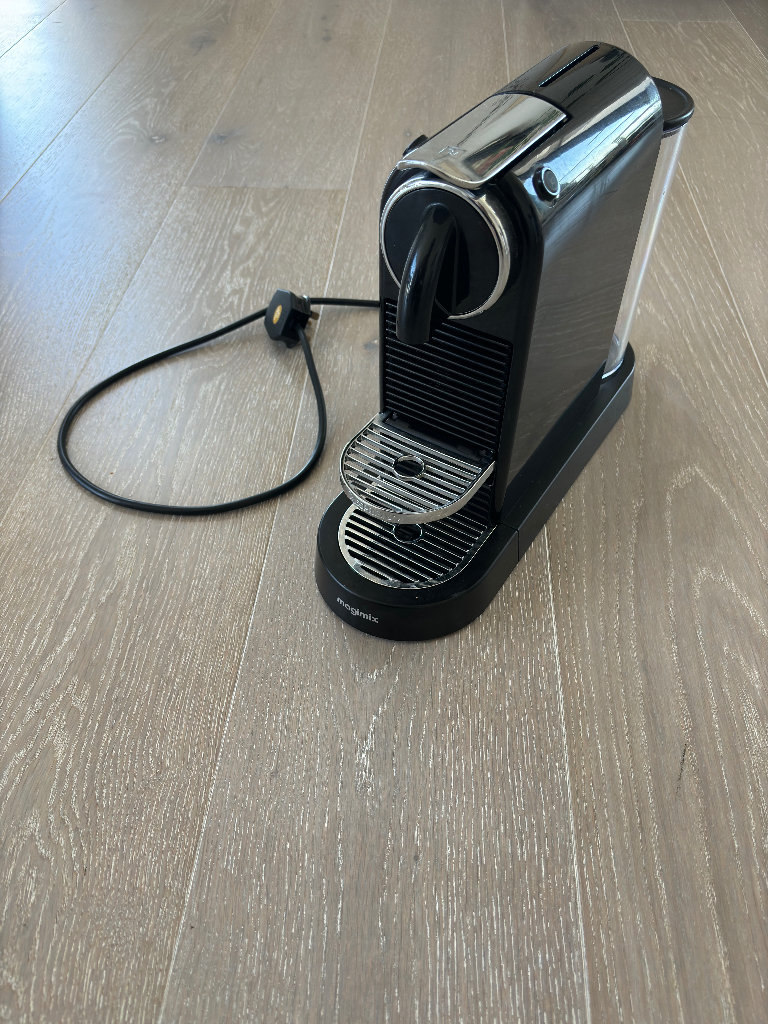 Nespresso machine magimix and capsule holder