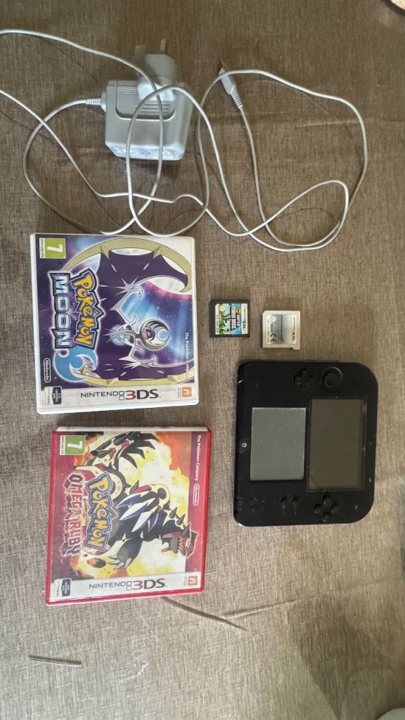 Nintendo 2DS Handheld console With games