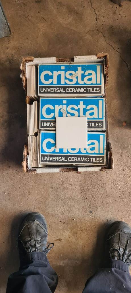 Square ceramic tiles