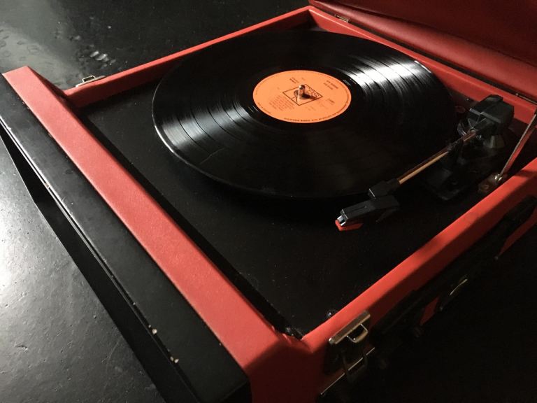 Steepletone Record player/radio/mp3 and a bunch of records included