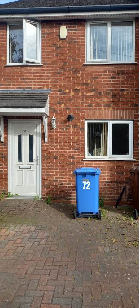 **TO LET**2 BEDROOM**SEMI DETACHED HOUSE**HURST STREET**LONGTON**