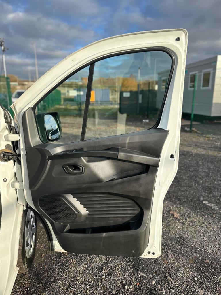 2023 Renault Trafic LL30 Blue dCi 130 Business+ Van PANEL VAN DIESEL Manual