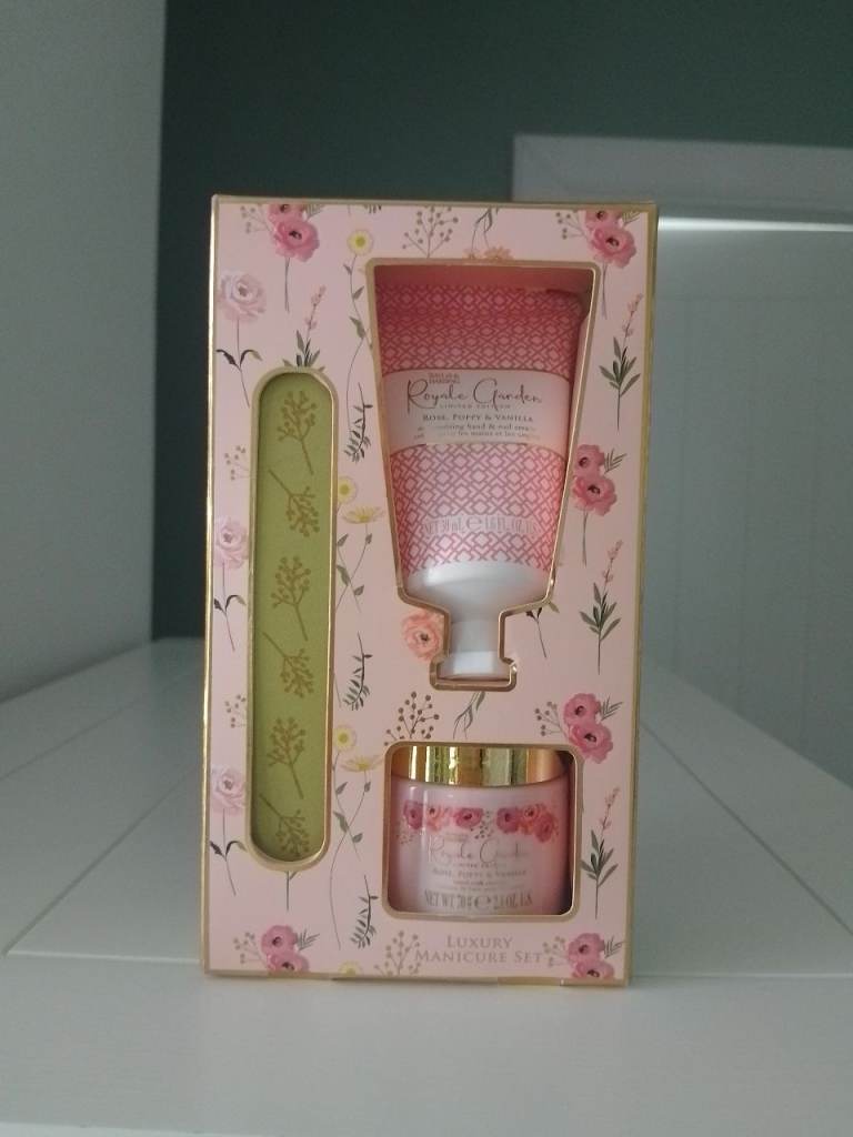 image for NEW LADIES HAND & NAIL KIT ( PROCEEDS TO GUIDE DOGS )