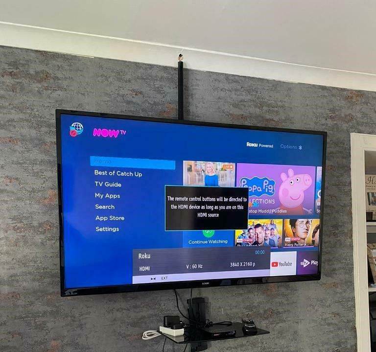 32" SHARP SMART FREEVIEW HD LED TV WITH WALL BRACKET & REMOTE CONTROL