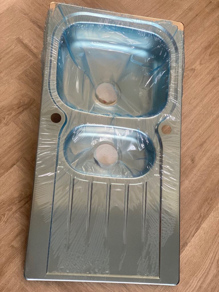 Stainless steel kitchen sink 