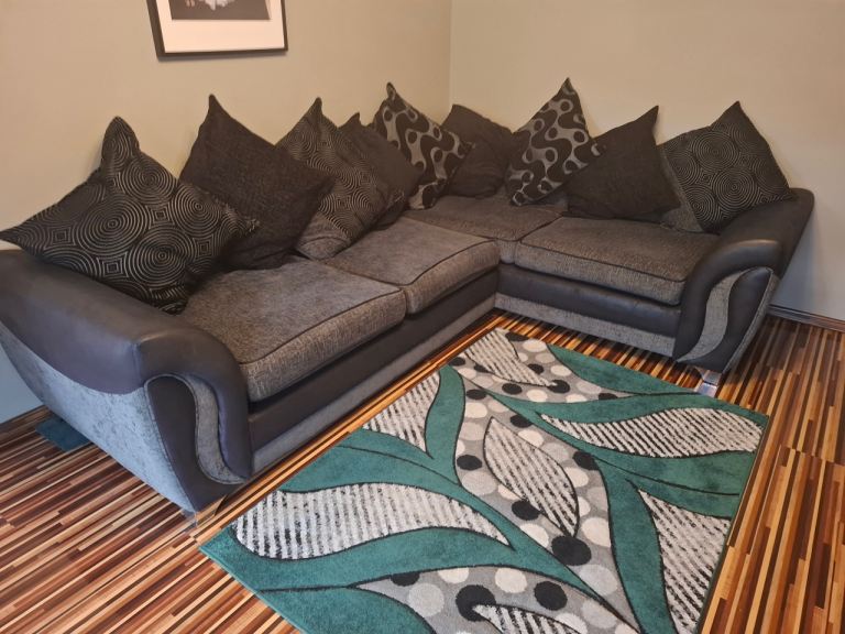 CORNER SOFA BLACK AND CHARCOAL GRAY COLOUR FROM DFS
