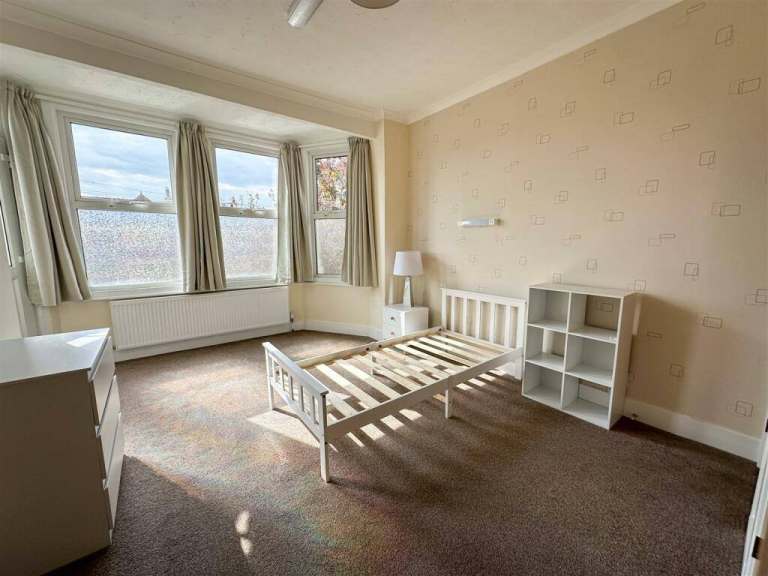 Room to Let in Clacton On Sea, CO15 3PP