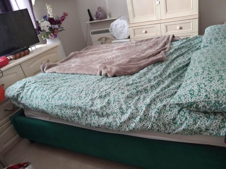 Luxury bed frame 
