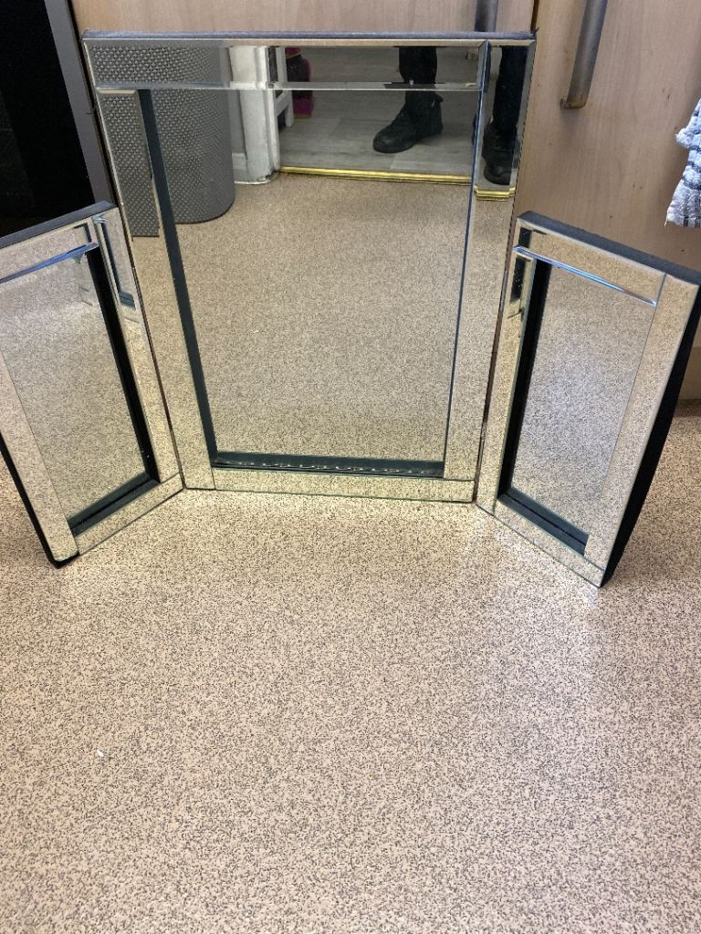 Tri-Fold Dressing Table Mirror – Silver, Good Condition