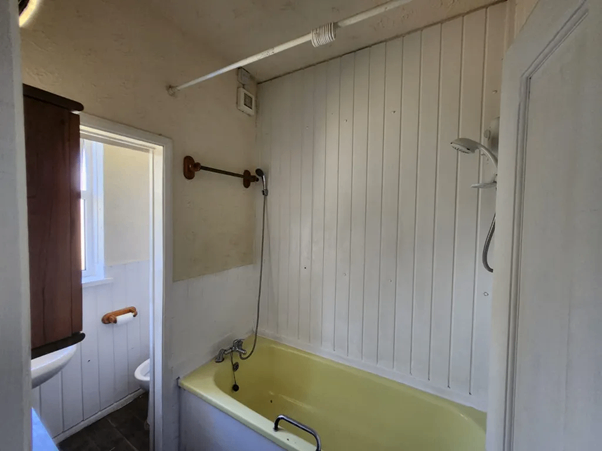 2 Bedroom First Floor Flat to Let on Mansfield Road Ilford IG1 3BB