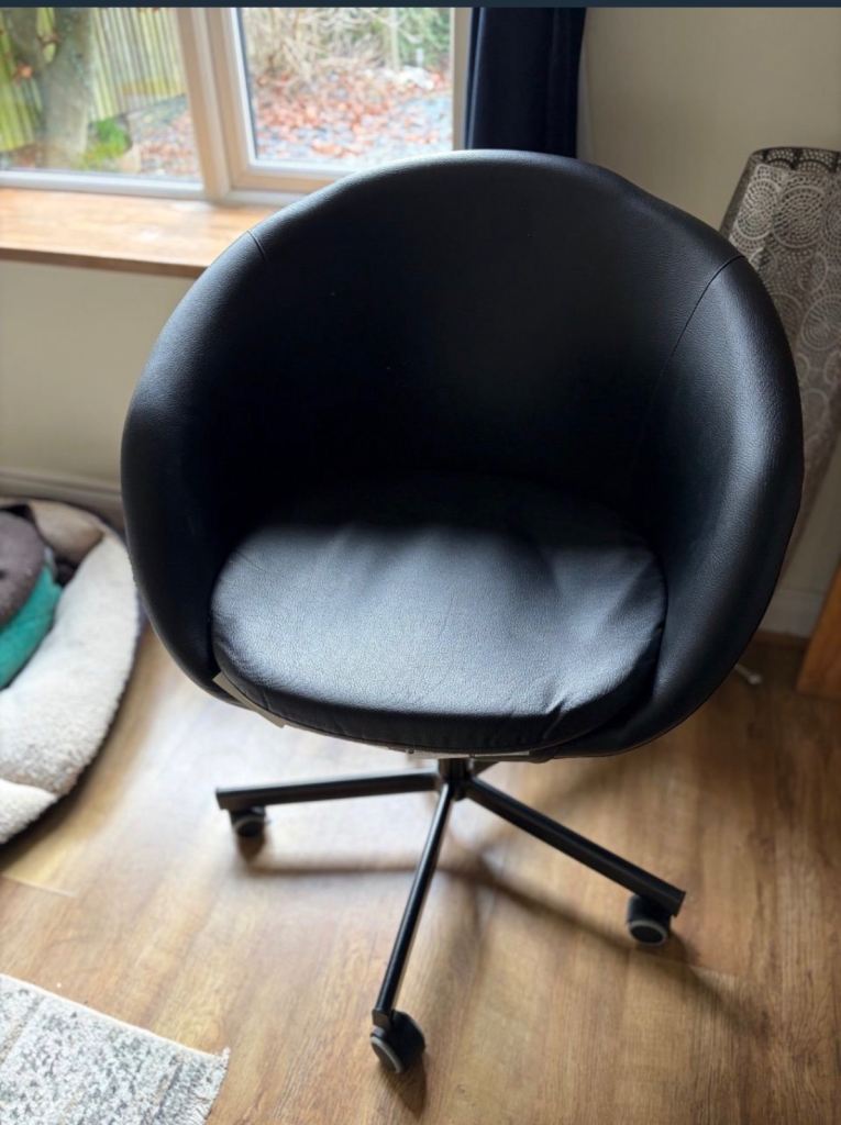 Black Swivel Office/Study/Gaming Swivel Chair with Castors or Static