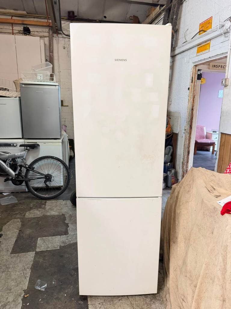Siemens Freestanding Fridge Freezer - White, Good Condition