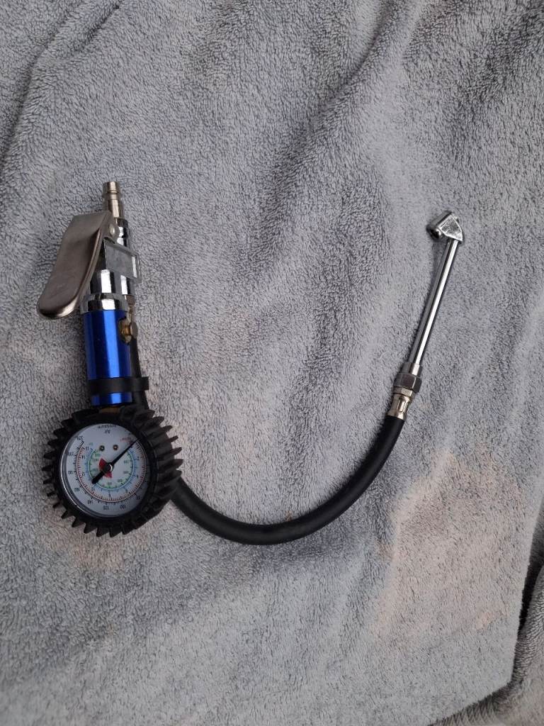 Tyre inflator 