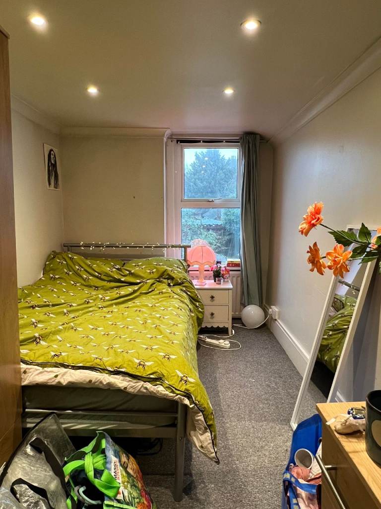Double Room in elm grove available asap