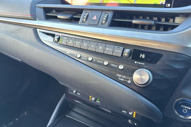  Lexus Es 2.5 300h F Sport Saloon 4dr Petrol Hybrid E CVT Euro 6 s/s 218 Ps