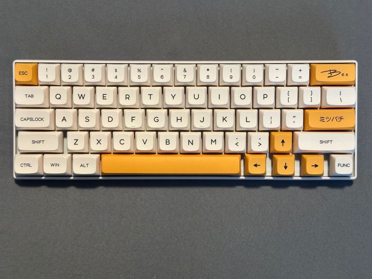 *Urgent* Custom Gaming Keybaord Gateron Milky Yellow PBT DYE-SUB White and Yellow