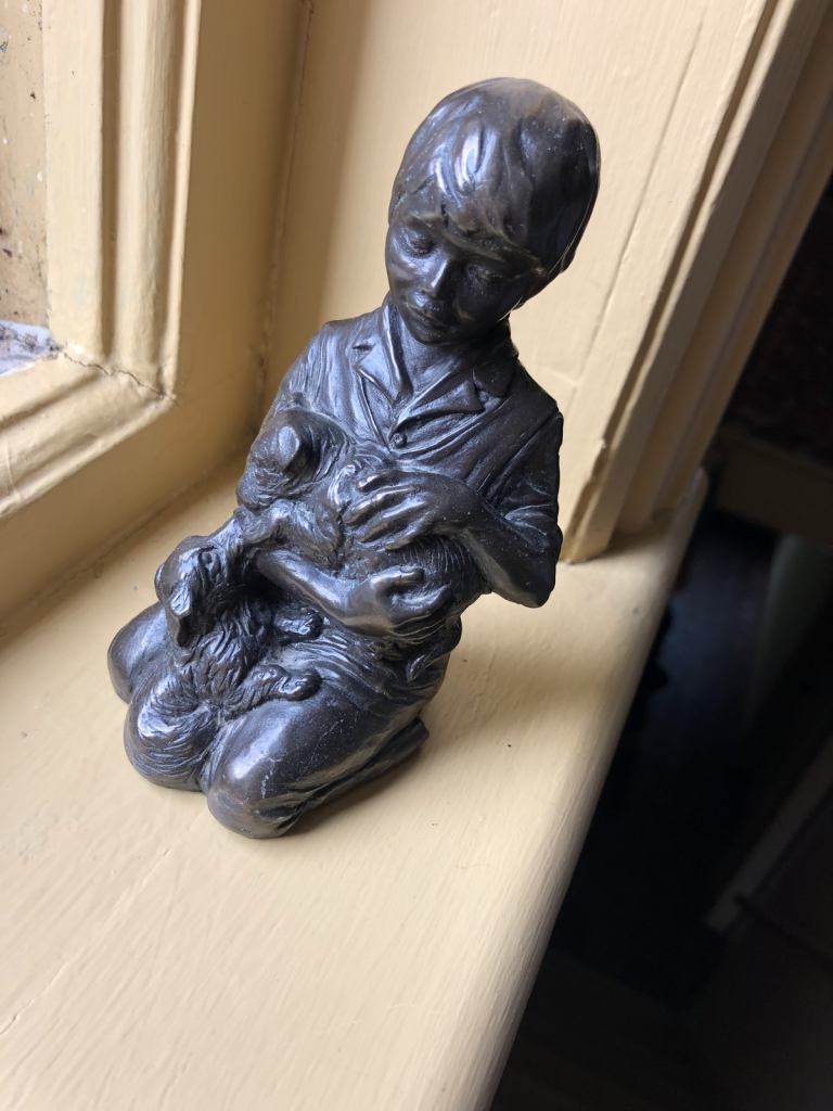 Bronze Boy and puppy. Heredites. 