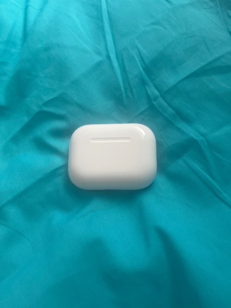 Apple AirPods Pro 2nd Gen Charging Case