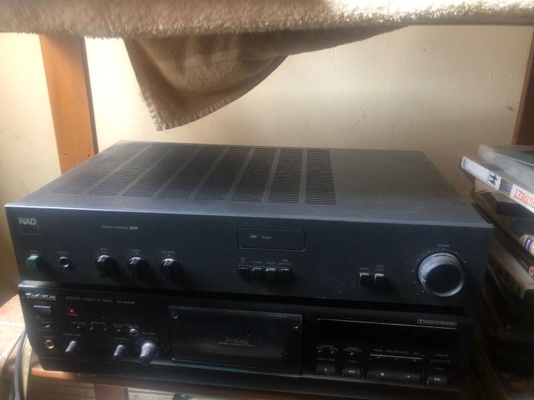 NAD 3020i stereo amplifier