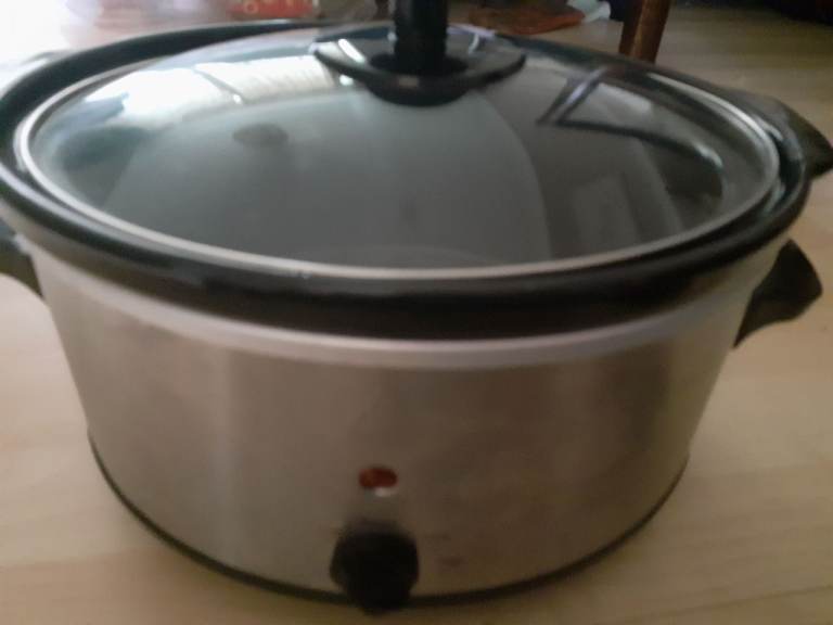 Slow cooker 