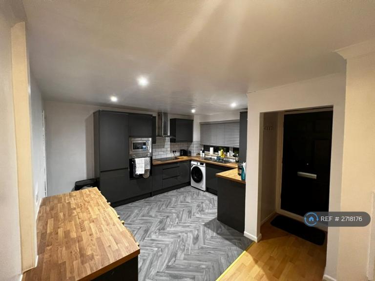 1 bedroom in Hanford Close, London, SW18 (#2718176)