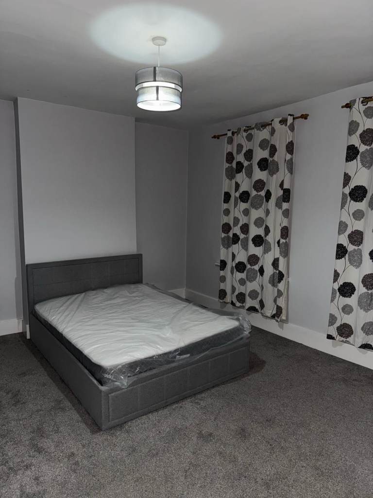 {AVAILABLE NOW} BIG DOUBLE ROOM FOR JUST £780pcm..IN CROYDON, CR0 3EN !