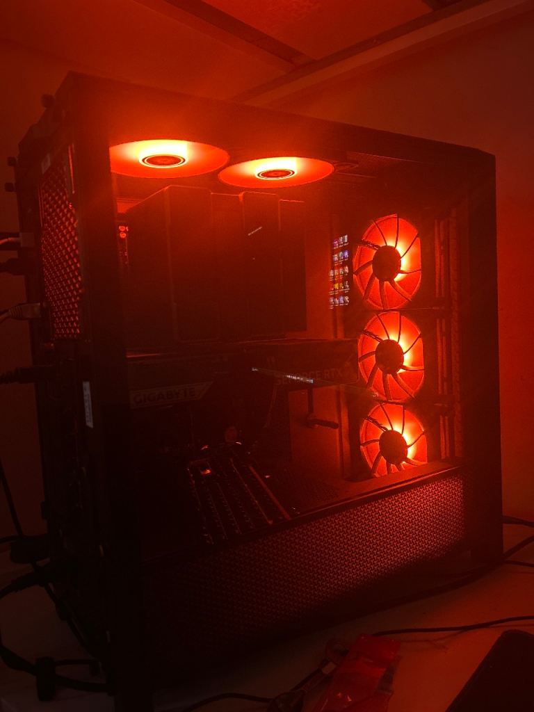 5070ti + 7800x3D Gaming PC