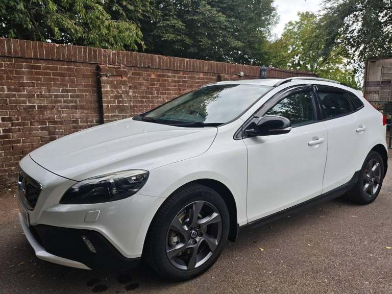 2015 Volvo V40 Cross Country 2.0 D4 Lux Nav Hatchback 5dr Diesel Auto Euro 6 (s/s) (190 ps) Hatch...