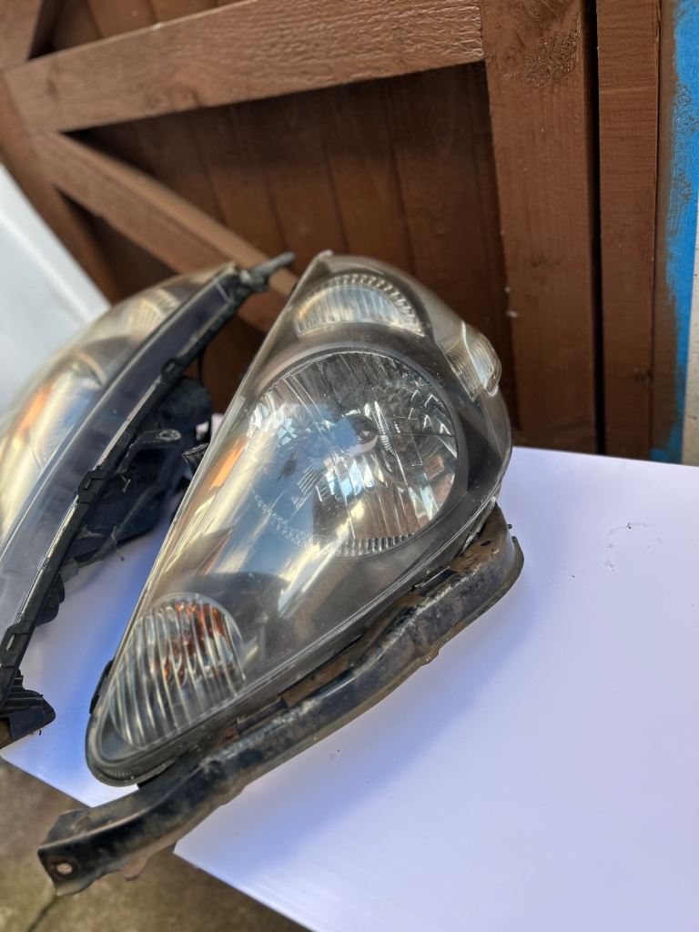 Honda jazz 2003/06 headlights 
