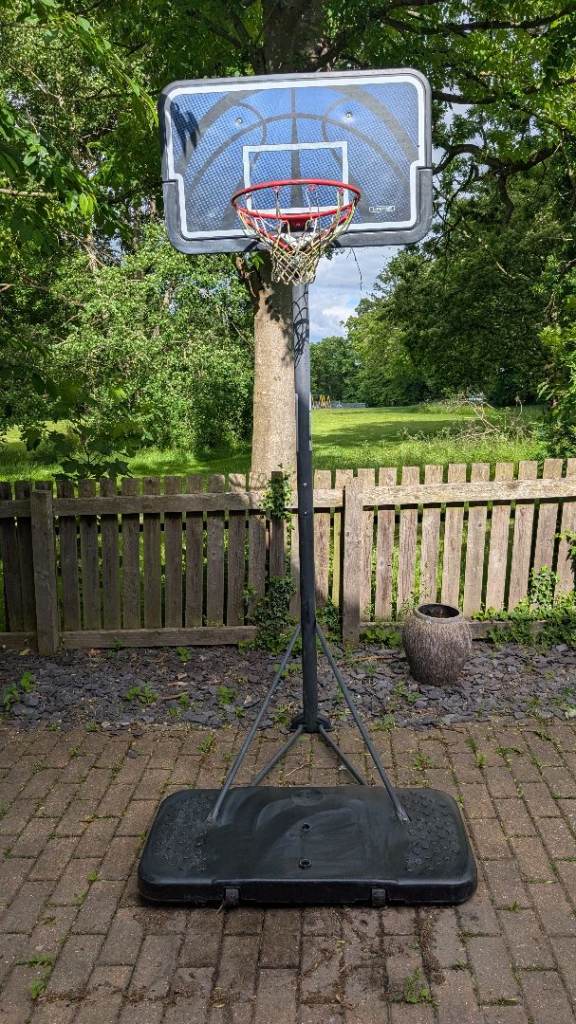 Adjustable basketball net and base 