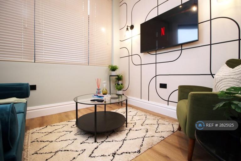 2 bedroom flat in Grosvenor House, Bristol, BS2 (2 bed) (#2825125)