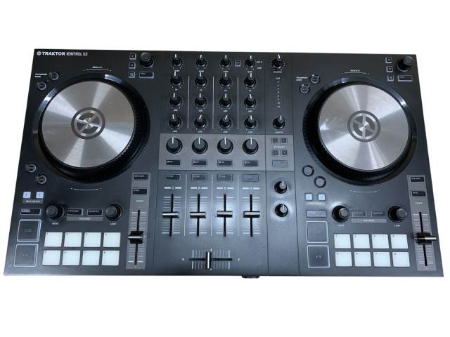 TRAKTOR KONTROL S2 DJ Controller – Good Condition | in Hackney