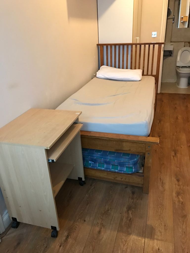 Fully independent Bedsit 